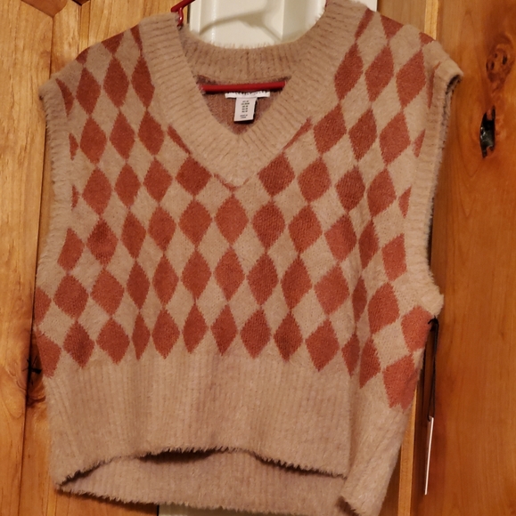 Super Soft Fuzzy Sincerely Jules brown and red argyle pattern sweater vest - Picture 1 of 5